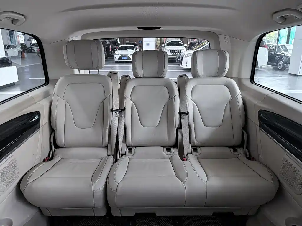 Mercedes-Benz V-Class 2017 — фото 12