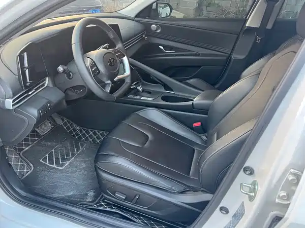 Hyundai Elantra 2022