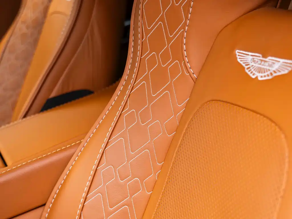 Aston Martin Rapide 2018 — фото 22