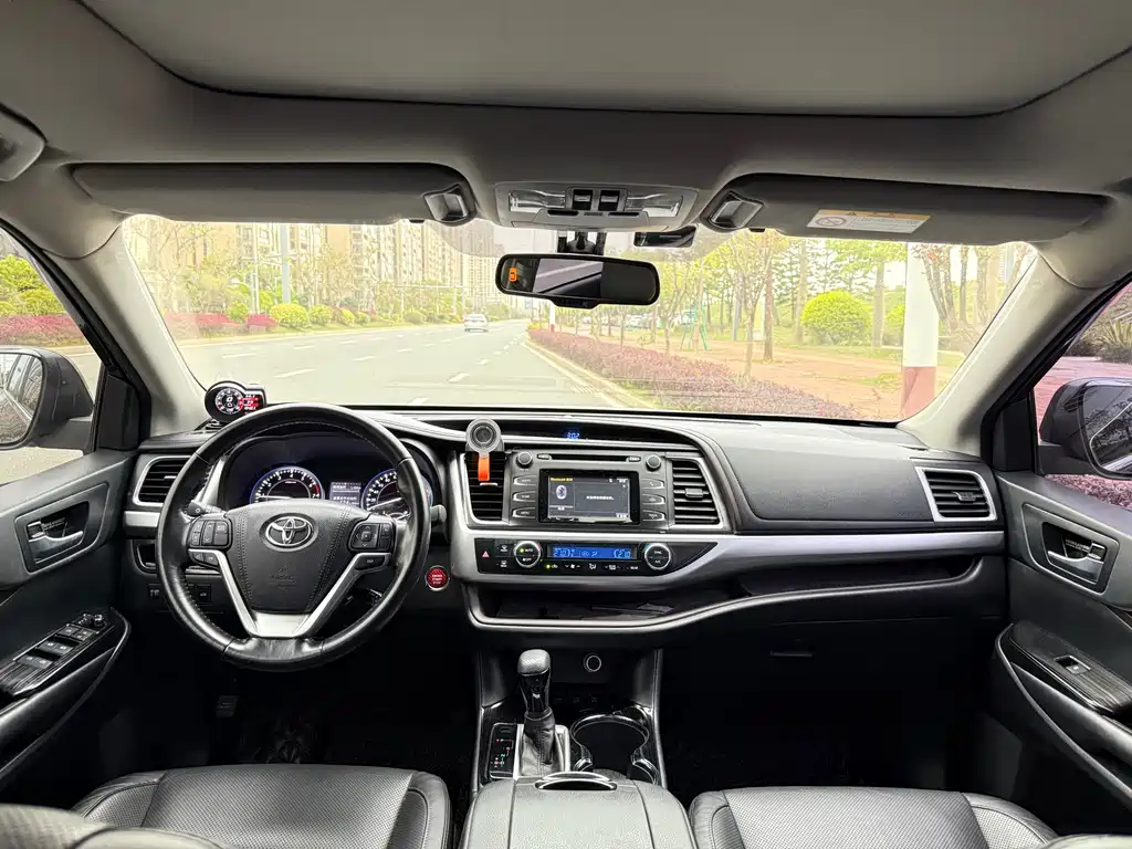 Toyota Highlander 2017 — фото 10