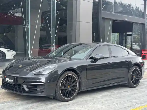 Porsche Panamera 2022