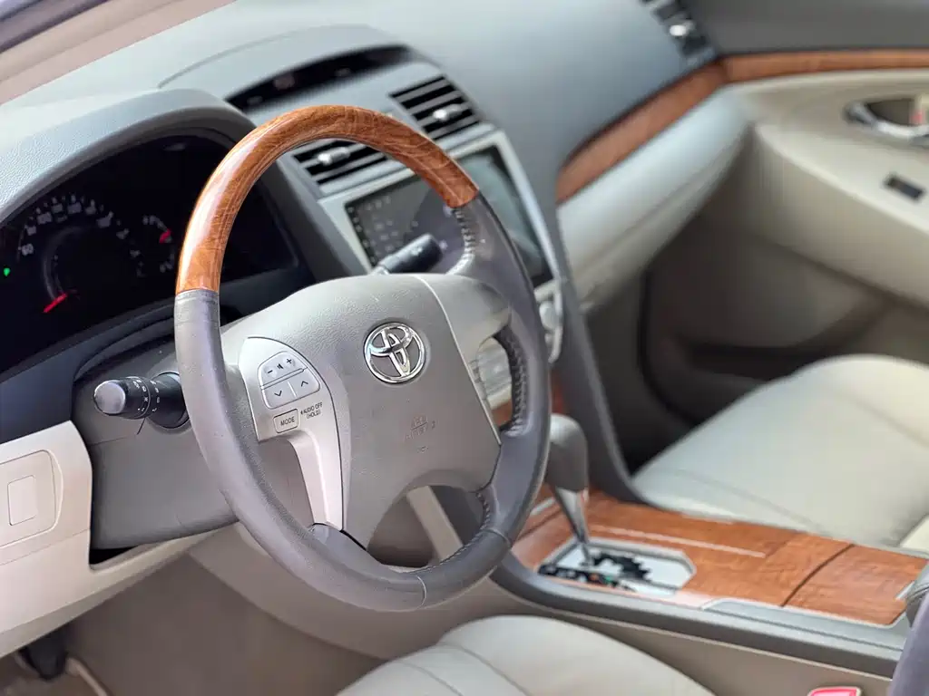 Toyota Camry 2011 — фото 4