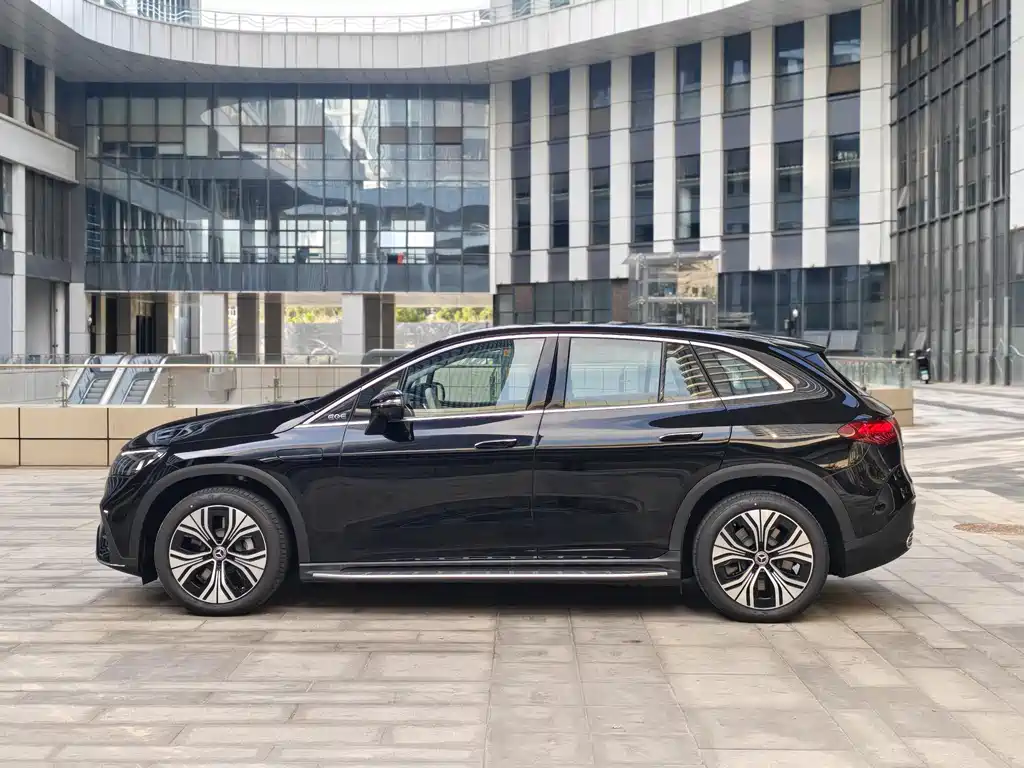 Mercedes-Benz EQE SUV 2025