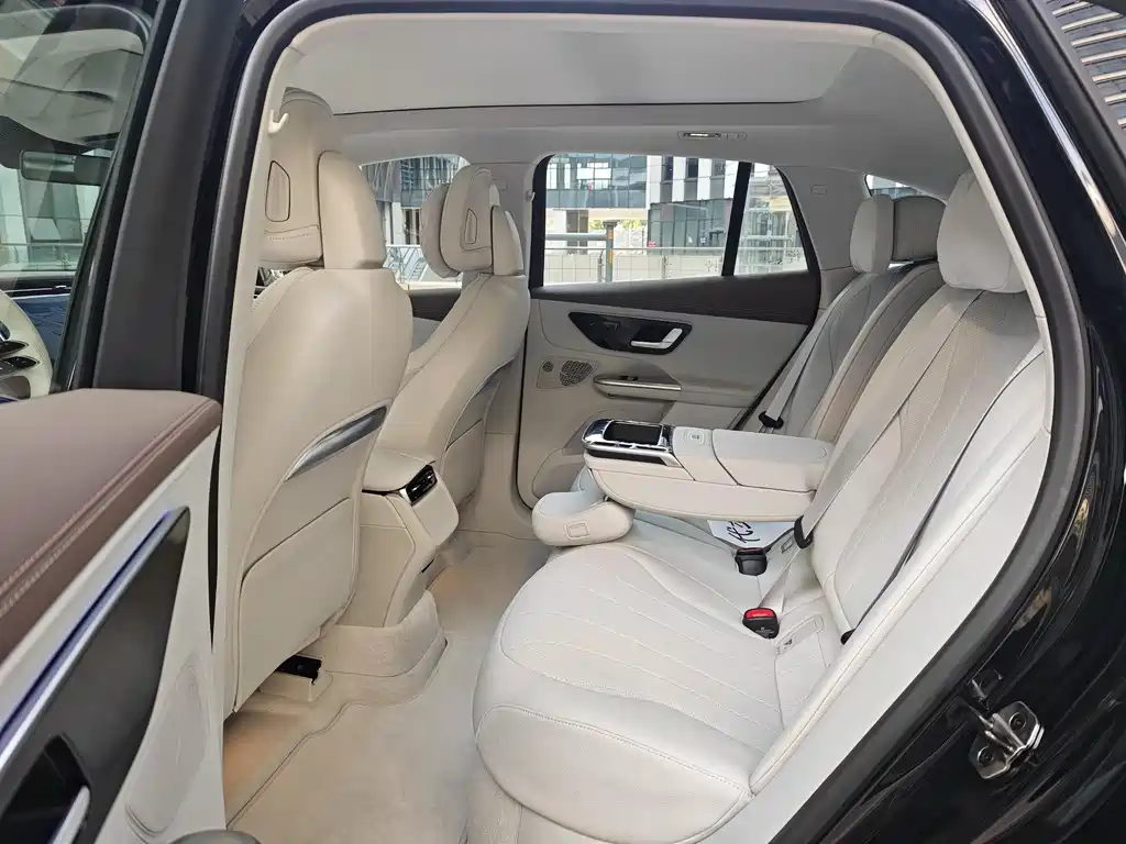 Mercedes-Benz EQE SUV 2025 — фото 13
