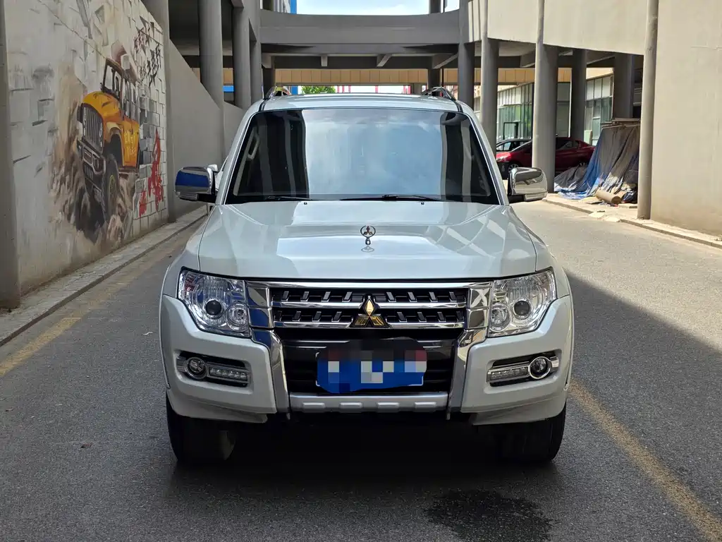 Mitsubishi Pajero 2020