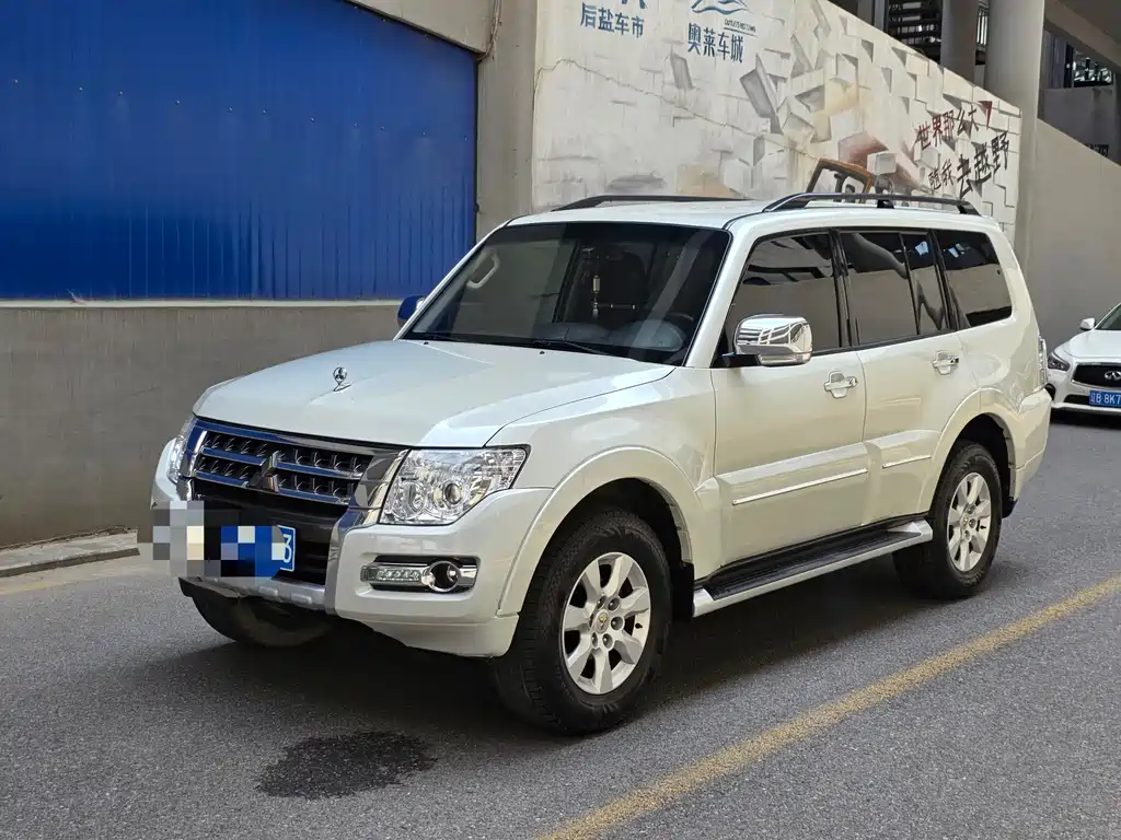 Mitsubishi Pajero 2020