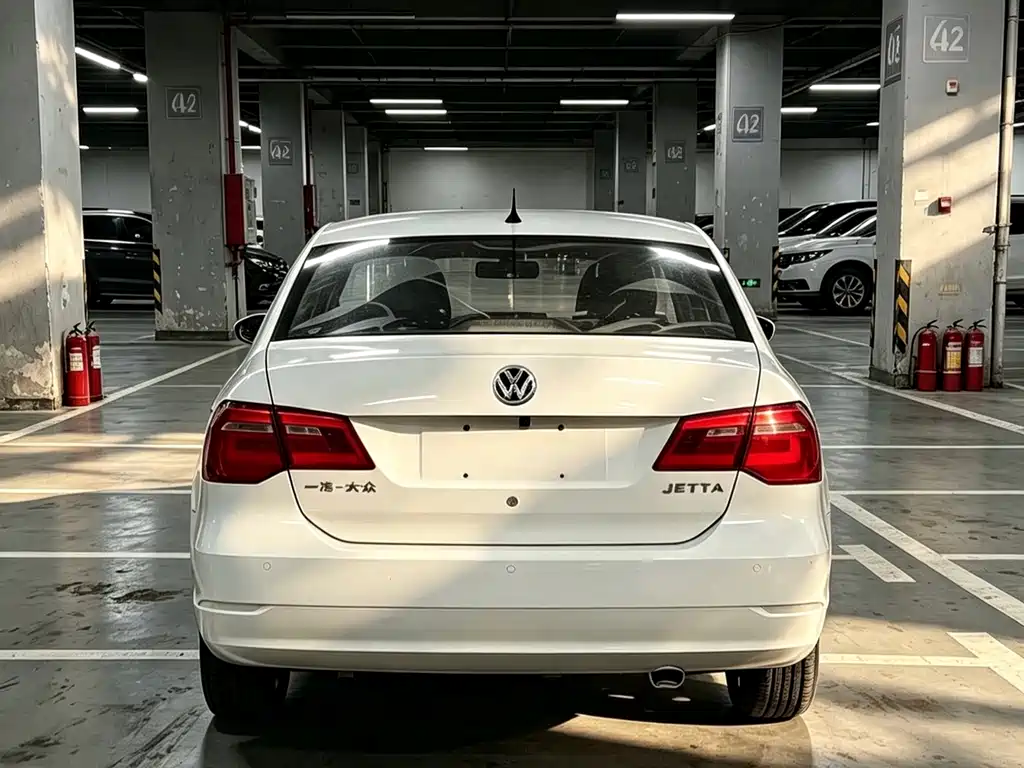 Volkswagen Jetta 2016 — фото 8