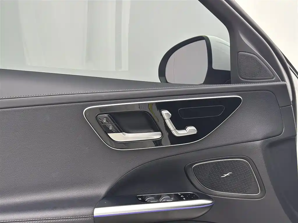 Mercedes-Benz C-Class 2024 — фото 14