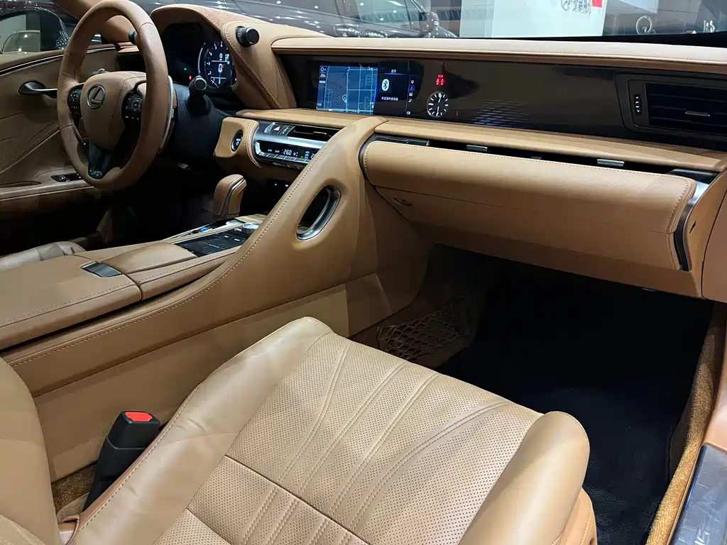 Lexus LC 2019 — фото 14