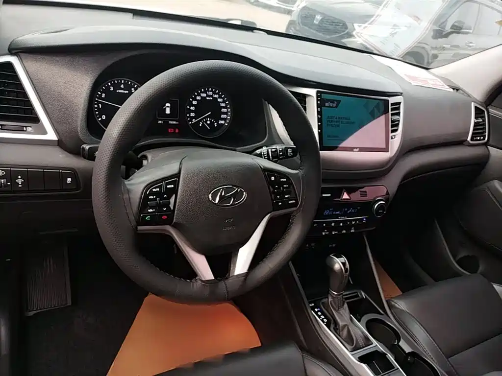 Hyundai Tucson 2017 — фото 10