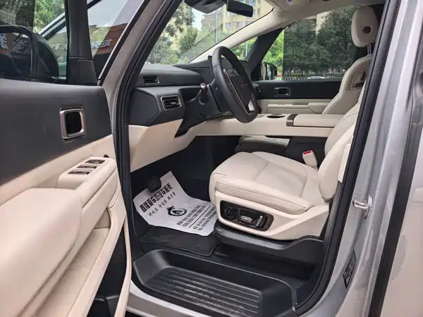 Li Auto MEGA 2025