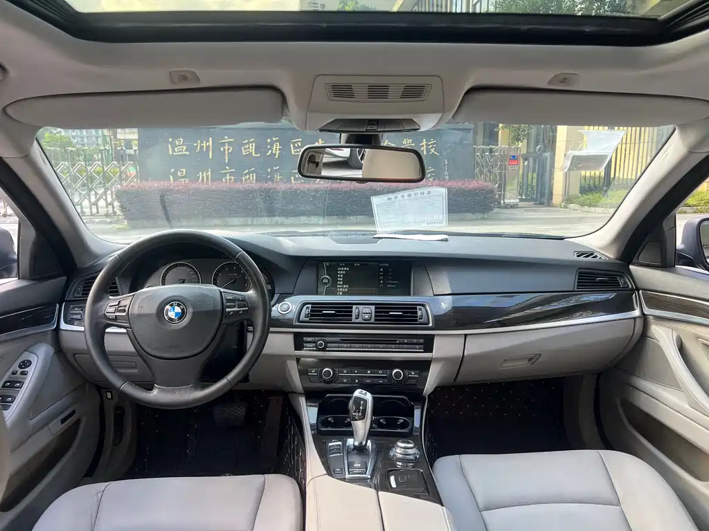 BMW 5 Series 2012 — фото 10