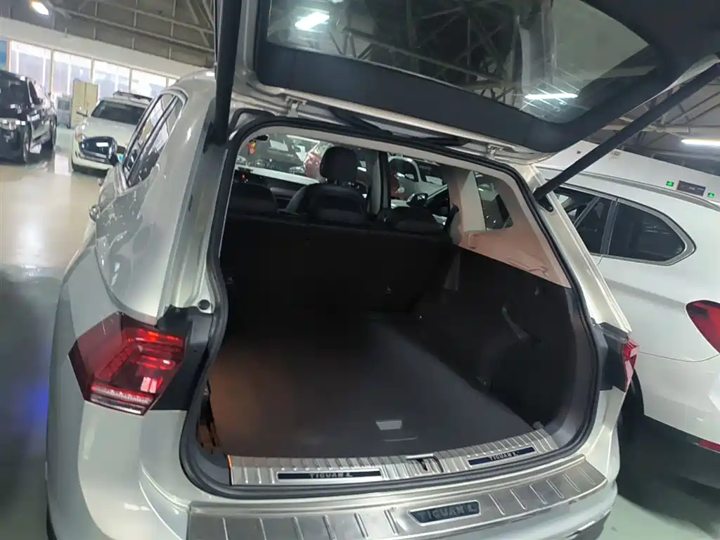 Volkswagen Tiguan L 2018 — фото 19