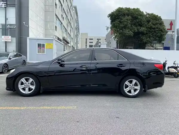 Toyota Reiz 2011