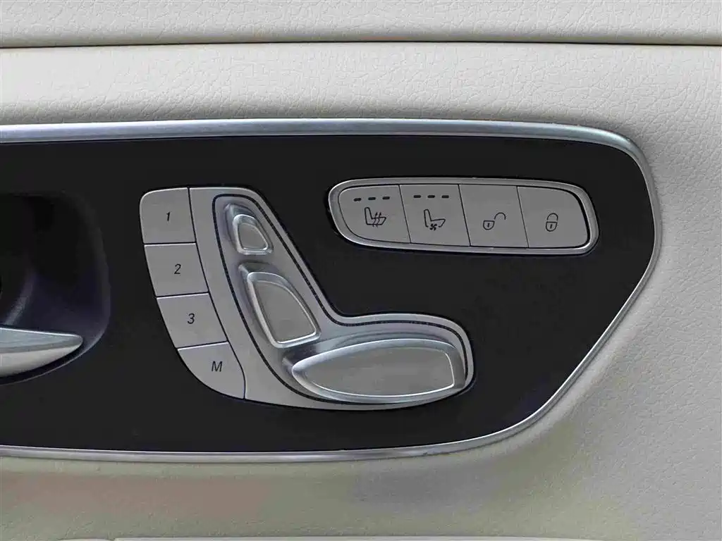 Mercedes-Benz V-Class 2022 — фото 8