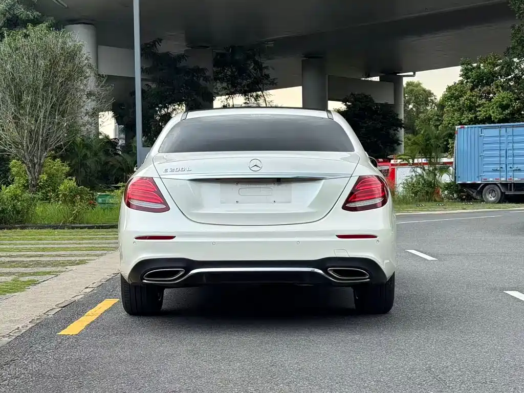 Mercedes-Benz E-Class 2017 — фото 11