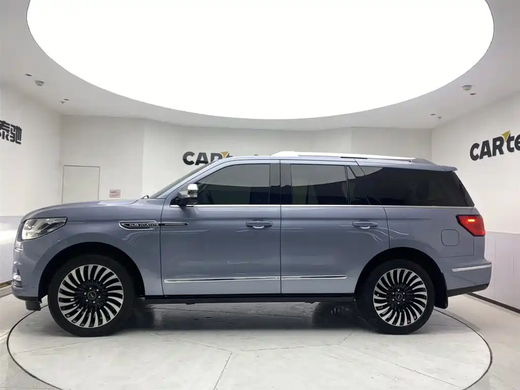Lincoln Navigator 2023 — фото 8