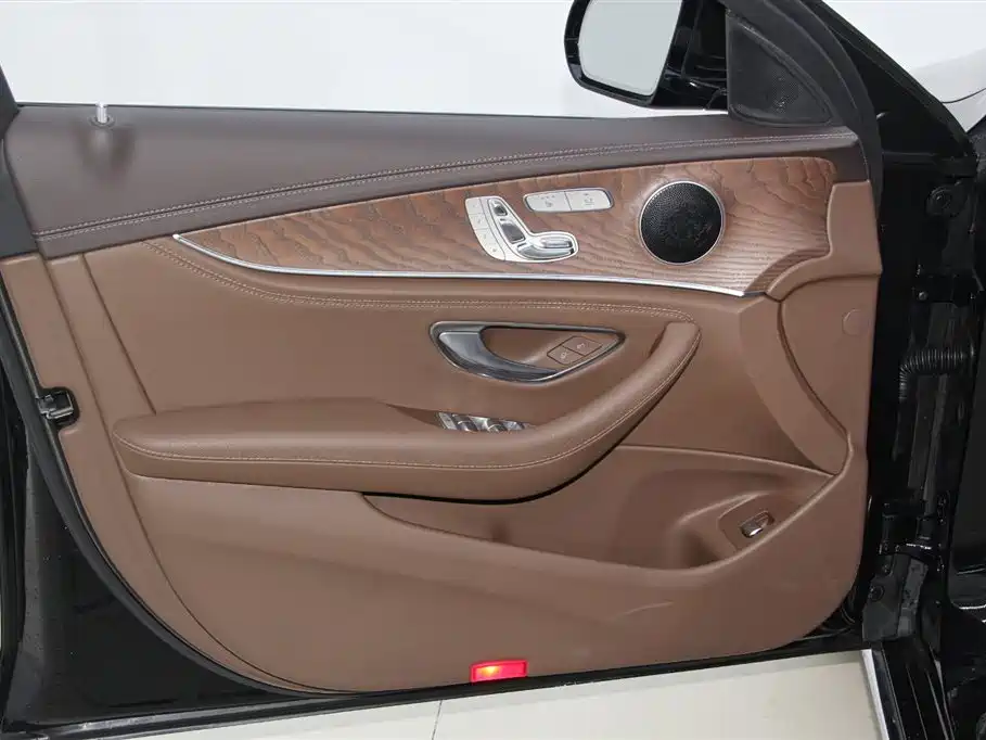 Mercedes-Benz E-Class 2020 — фото 16