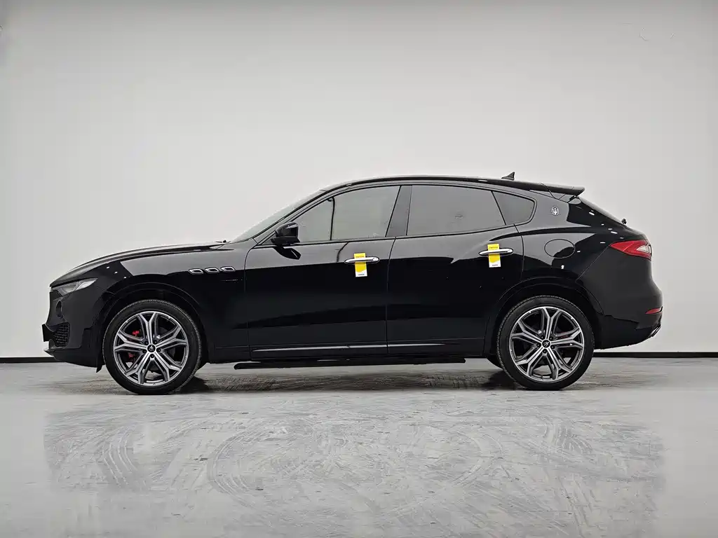 Maserati Levante 2017 — фото 14