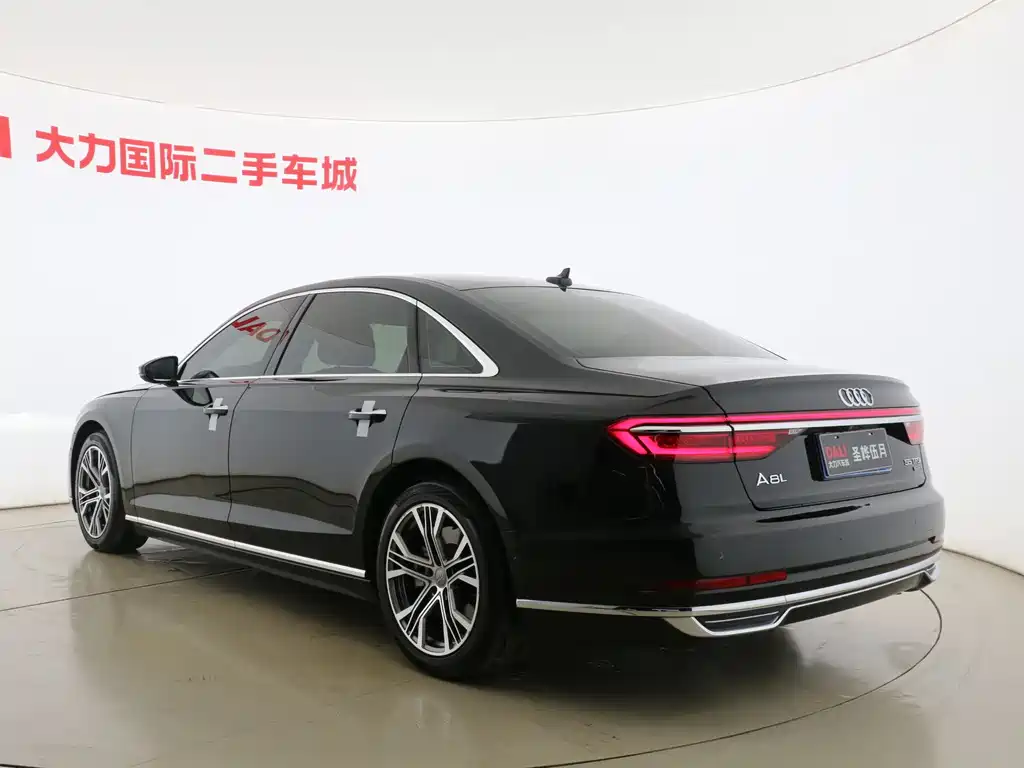 Audi A8 2019 — фото 14