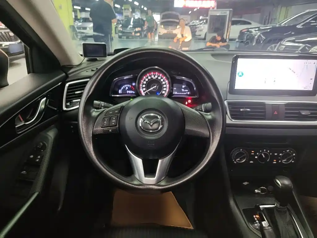 Mazda 3 Axela 2017 — фото 11