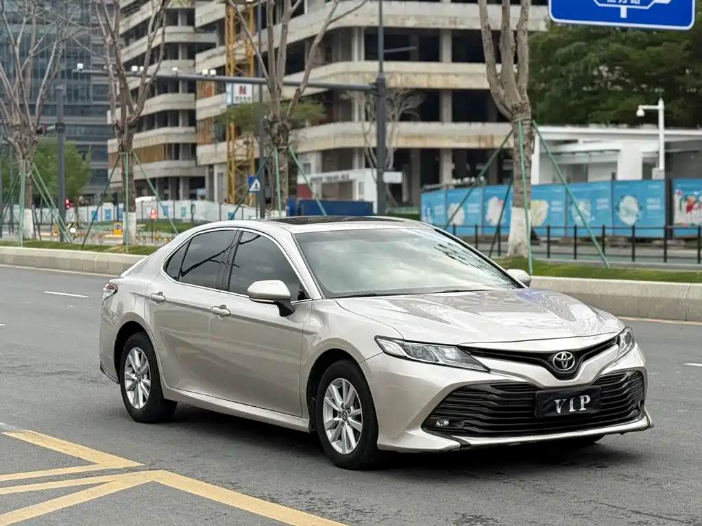 Toyota Camry 2018 — фото 3