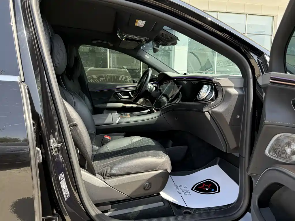 Mercedes-Benz EQS SUV 2023 — фото 11