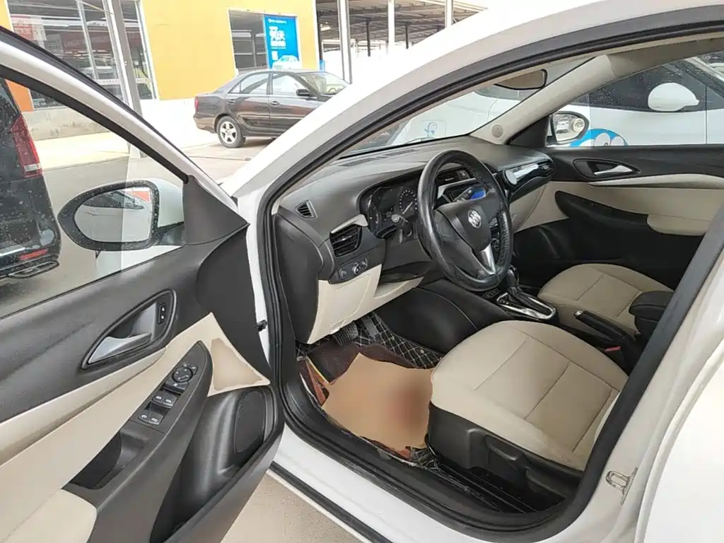 Buick Excelle 2019 — фото 16
