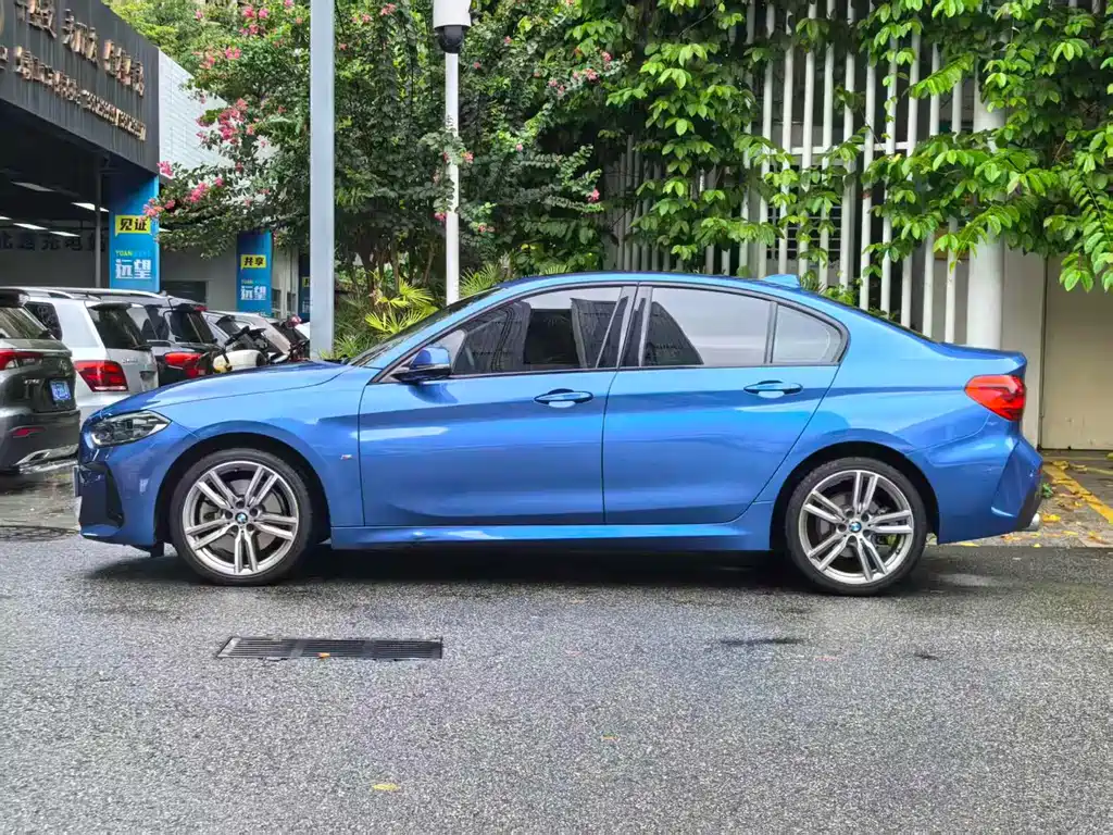 BMW 1 Series 2019 — фото 16