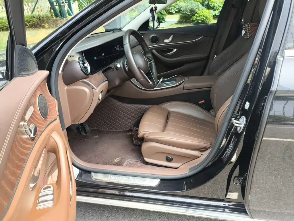 Mercedes-Benz E-Class 2023 — фото 14