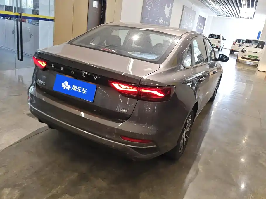 Geely Emgrand 2022