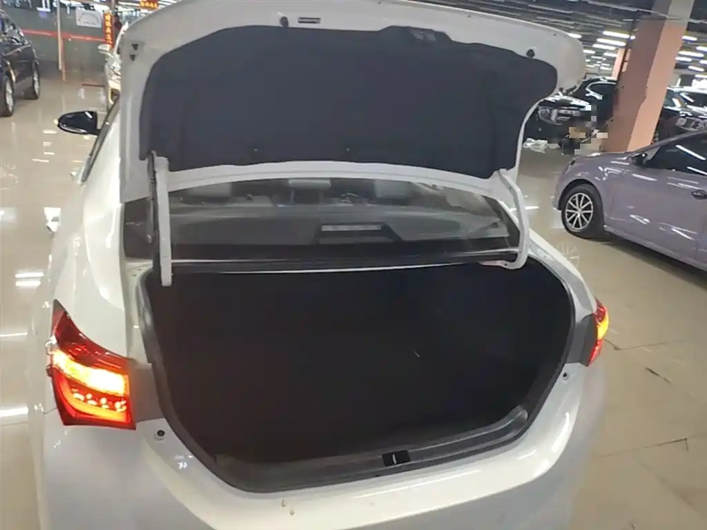 Toyota Corolla 2015 — фото 19