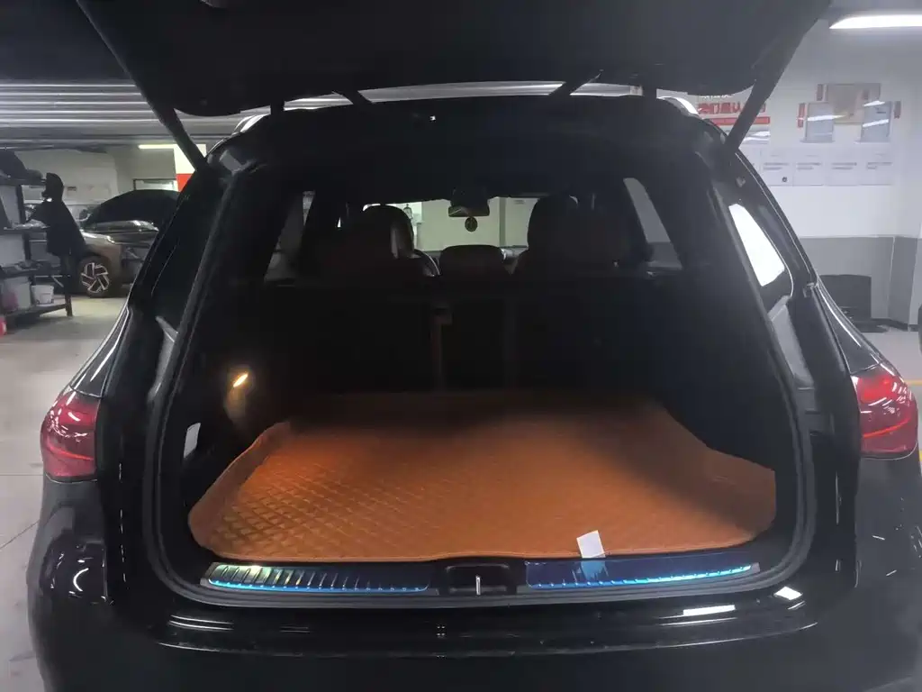 Mercedes-Benz GLC 2025