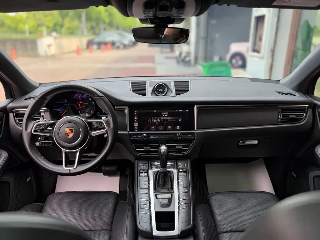 Porsche Macan 2018 — фото 12