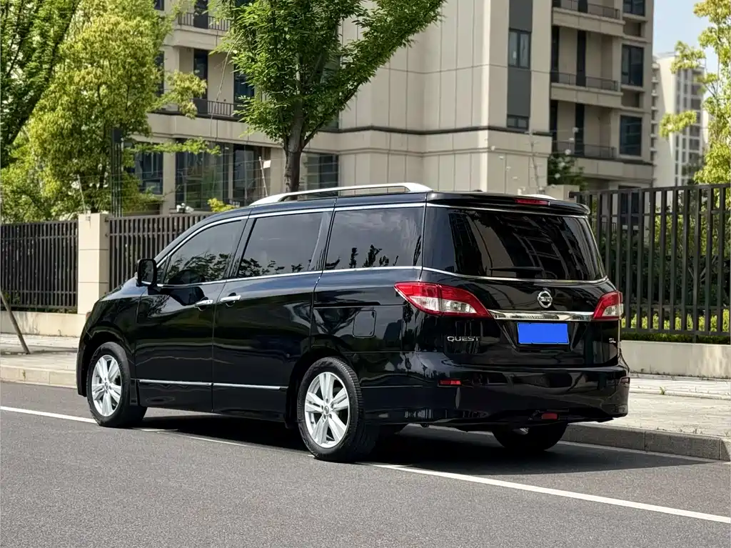 Nissan Quest 2015 — фото 4