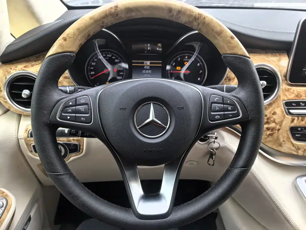 Mercedes-Benz V-Class 2020 — фото 2