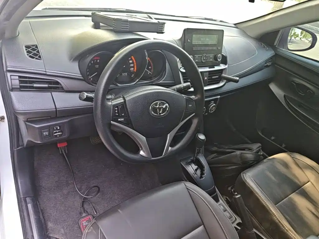 Toyota Yaris L 2022 — фото 10