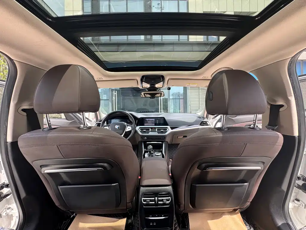 BMW 3 Series 2019 — фото 19