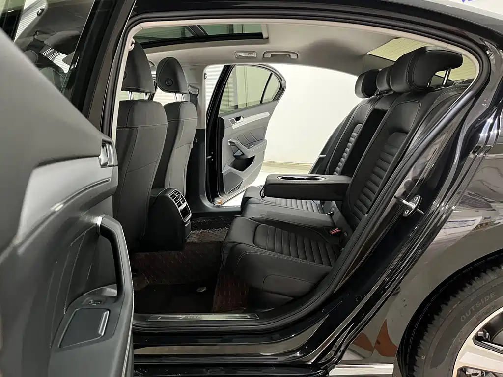 Volkswagen Magotan 2025
