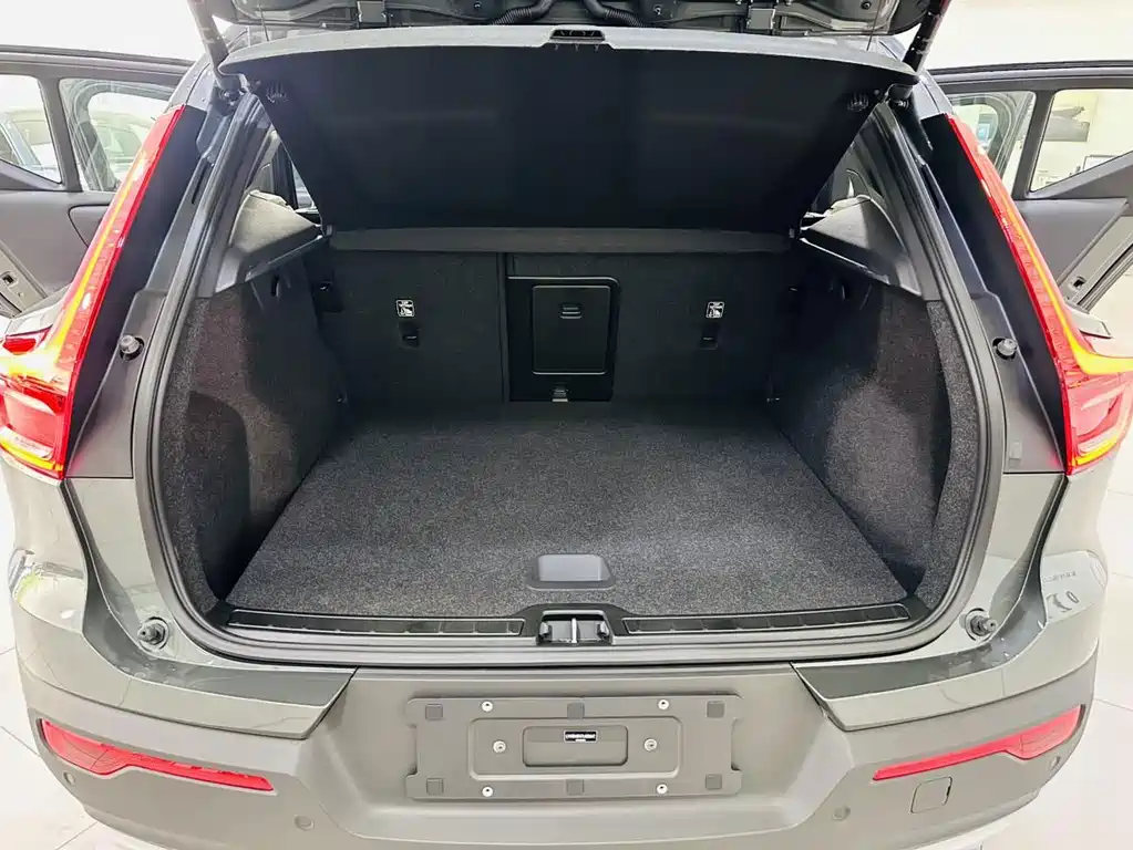 Volvo XC40 2026 — фото 15