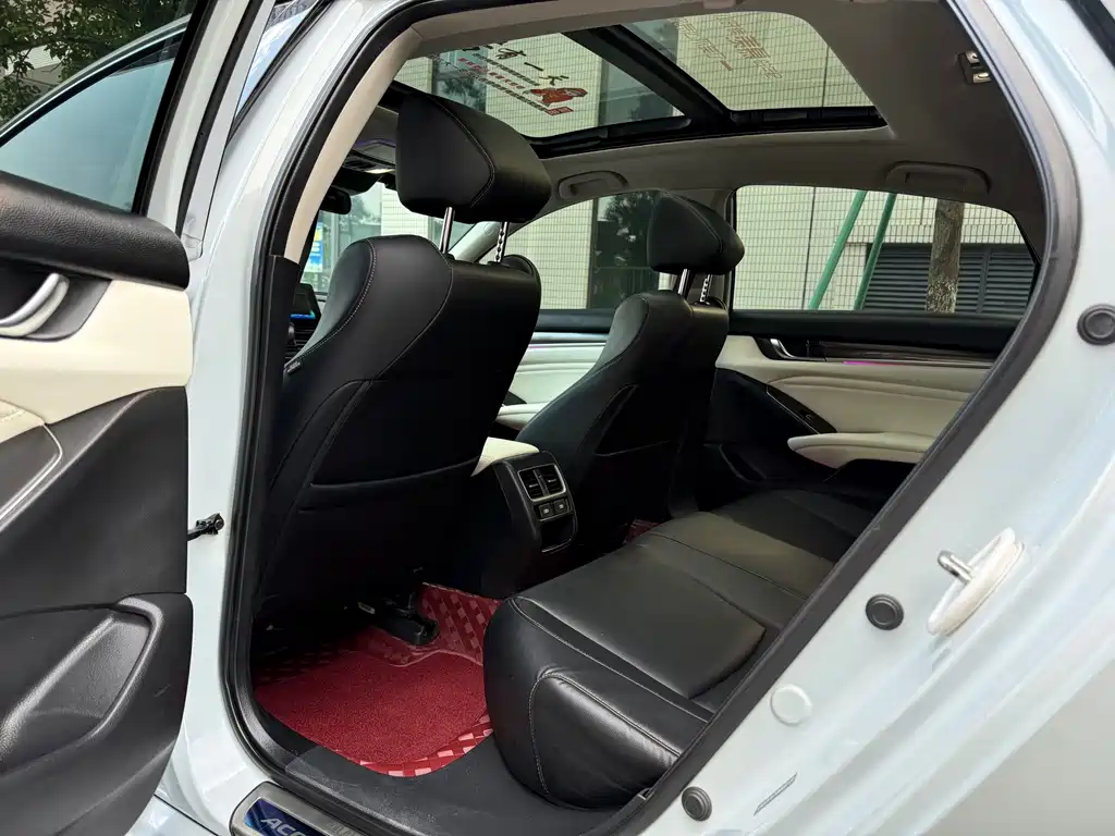 Honda Accord 2022 — фото 13