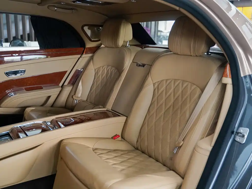 Bentley Mulsanne 2018 — фото 15
