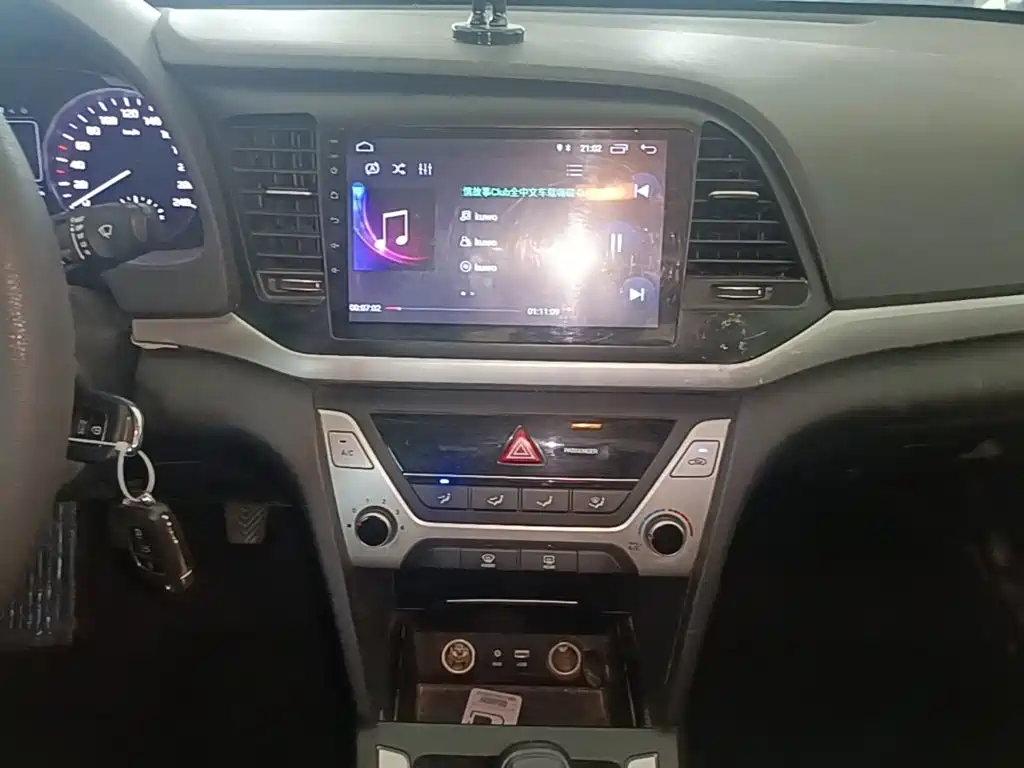 Hyundai Elantra 2018 — фото 13