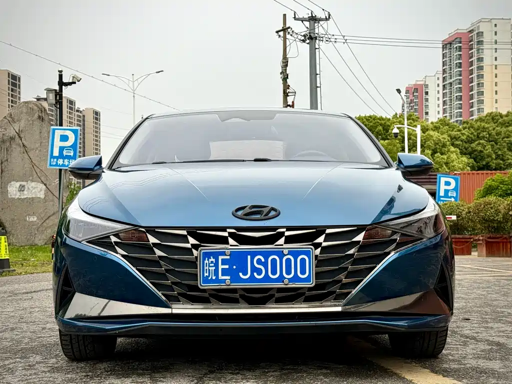 Hyundai Elantra 2021 — фото 1