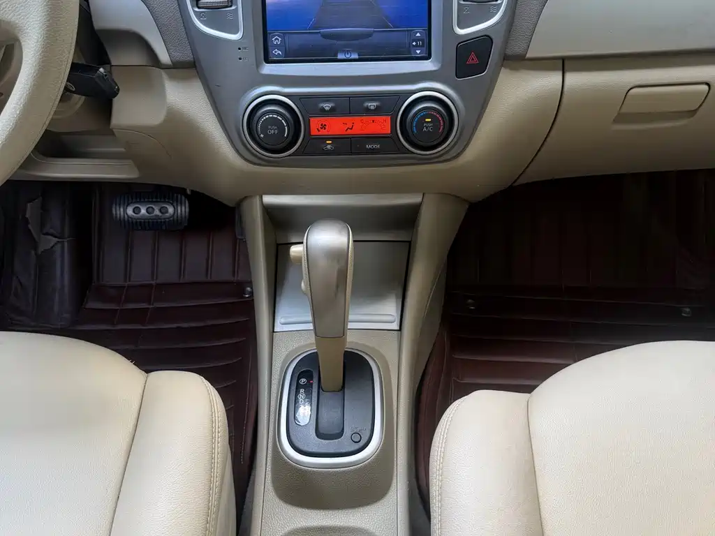 Nissan Sylphy 2013 — фото 11