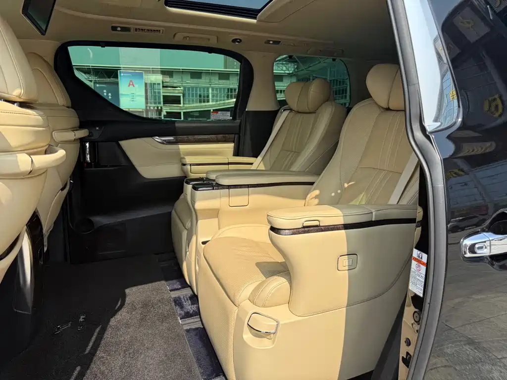 Toyota Vellfire 2022 — фото 6