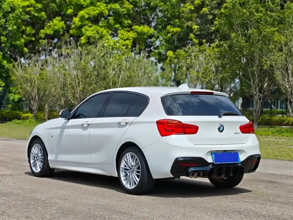 BMW 1 Series 2018 — фото 9