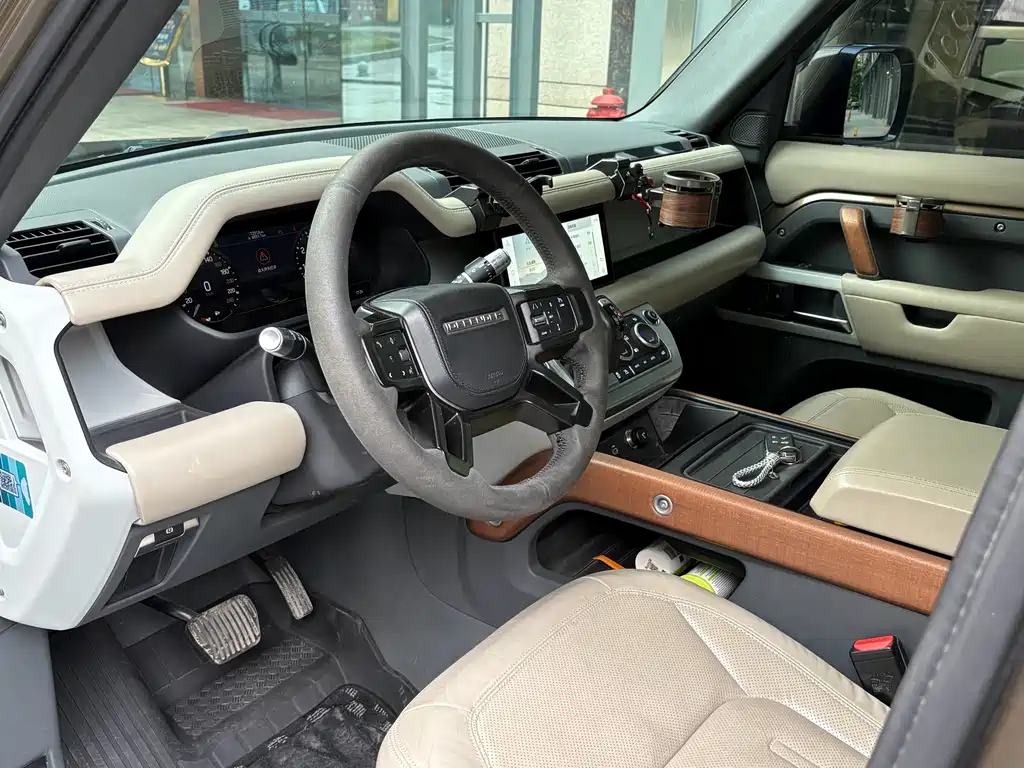 Land Rover Defender 2020 — фото 12