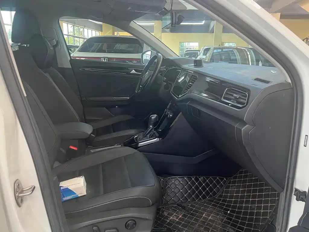 Volkswagen T-Roc 2023