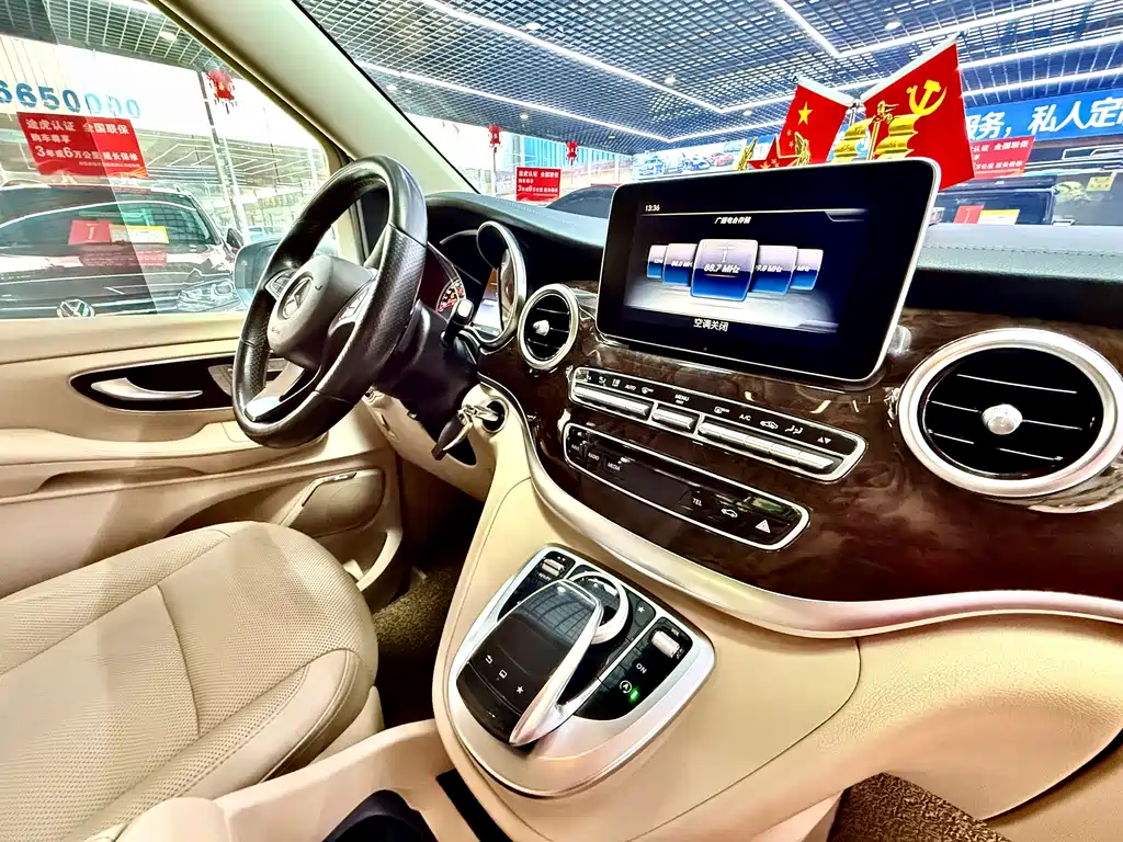Mercedes-Benz V-Class 2016 — фото 16